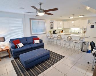 Tyndall Tdy Paradise - Secluded Waterfront Condo 10 Minutes From Tyndall Afb. - Lynn Haven - Sala de estar