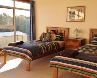 Ultimate beachfront beach house - Ulverstone - Bedroom