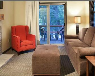 July 4th 7/4-7/10/26 1200sqft 2bdrm2bath townhse Christmas Mntn Vill Wisc Dells - Wisconsin Dells - Living room