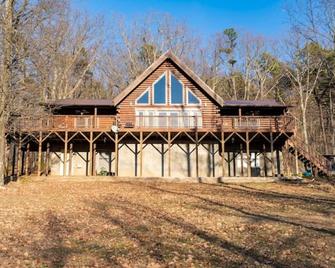 A Sauratown Mountain Getaway - Pinnacle - Edificio