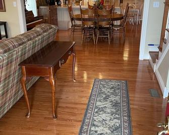 Downtown abode in the heart of the Bourbon Trail - Lebanon - Sala de estar