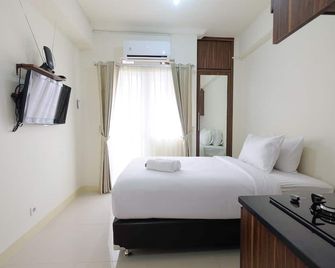 Comfy Studio Apartment @ Green Pramuka City By Travelio - Yakarta - Habitación