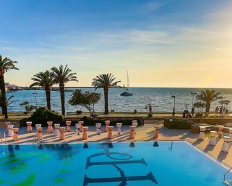 Hotel Princess - Bar - Zwembad