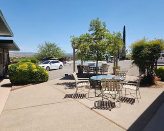 The View Motel - Cottonwood - Patio