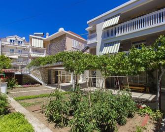 Apartments Konta City center - Vodice - Budova