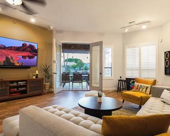 Lakeside Luxury Val Vista - Gilbert - Living room