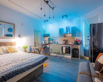 Luxury Studio - Free Parking - Great Location - 列斯 - 臥室