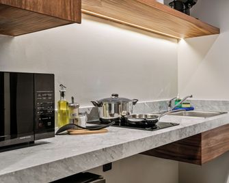 Suites Álamos by Homirent - Juriquilla - Cocina