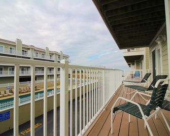 Lucayan Resort By Kees Vacations - אושן סיטי - מרפסת