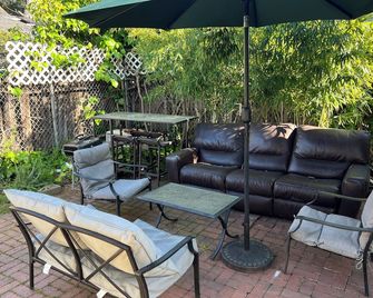NEW modern, spacious, beautiful - Fair Oaks - Patio