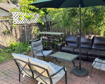 NEW modern, spacious, beautiful - Fair Oaks - Patio