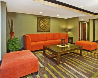 Holiday Inn Express & Suites Wabash - Wabash - Living room