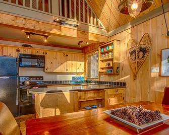Beautiful Panorama 4 Bedroom Chalet excellent ski access - Panorama - Kitchen