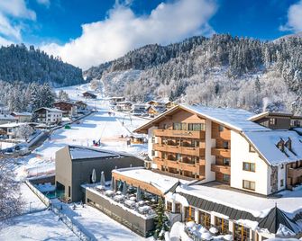 Hotel Schwarzbrunn - Stans - Outdoor view