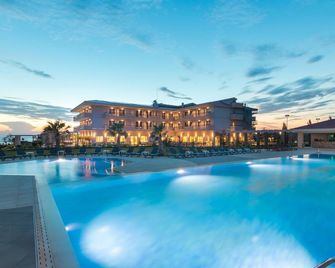 King Maron Wellness Beach Hotel - Maroneia - Pool