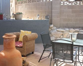 Guest house at the base of Pusch Ridge Mountain - Оро-Вейлі - Балкон