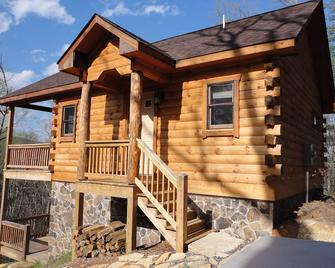 A Rustic-Chic Cabin Hideaway at the Doorstep of the Shenandoah National Park - Stanardsville - Building