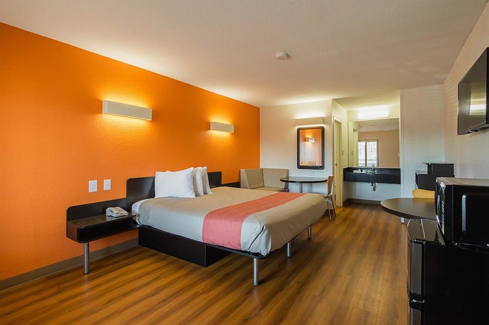 Motel 6 Savannah Midtown - סאוואנה - חדר שינה