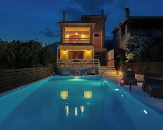 Villa Glyfada - Trizonia - Piscina