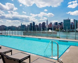 Amazing LIC 1BR w/ Doorman, Pool & Gym, nr River, by Blueground - Queens - Pool