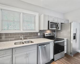 The Secluded Secret in Stone Mountain - Stone Mountain - Kitchen