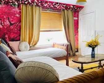 Seafront Party Houses for Hens, Stags & Groups - Brighton - Habitación