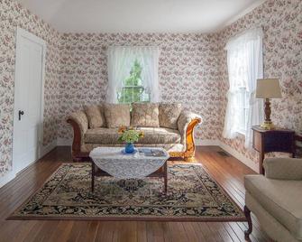 Acadia's Oceanside Meadows Inn - Prospect Harbor