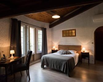 Logis Hôtel Castel Mouisson - Barbentane - Bedroom