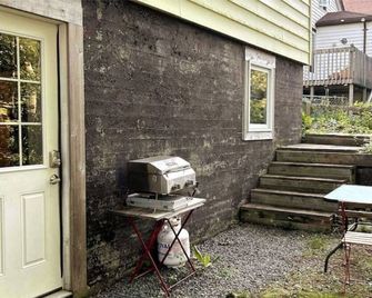 The Halifax Pad - Hot Tub & Free Parking. - Halifax - Patio