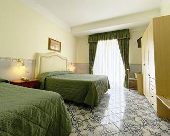 Hotel Reginella - Massa Lubrense - Phòng ngủ