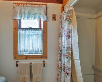 Leelanau Country Cottage Is Home Away From Home! - Suttons Bay - Room amenity