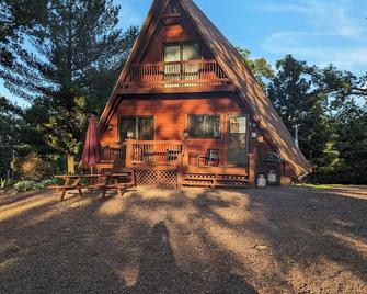 Cabin Home in the City! - Eau Claire - Building