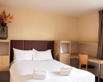 Hotel Les Genets - ביון - חדר שינה