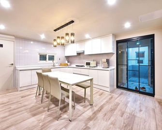 هي تير ديزاين جيست هاوس - سيول - مطبخ