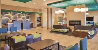 La Quinta Inn & Suites by Wyndham Carlsbad - Carlsbad - Σαλόνι ξενοδοχείου