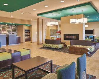 La Quinta Inn & Suites by Wyndham Carlsbad - Carlsbad - Lobby