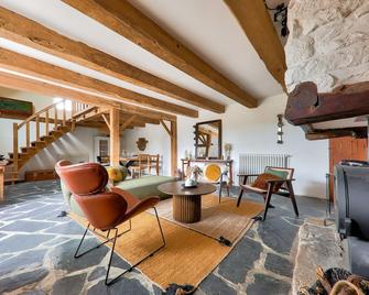 Superbe chaumière pour 6 entourée de nature - Plougoumelen - Sala de estar