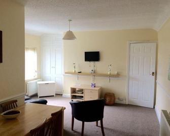 Cleethorpes Apartments - Cleethorpes - Dining room