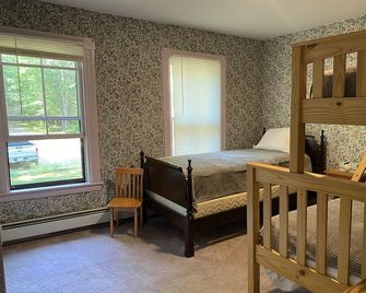Highland Dream: All Season Beauty! 5br/2ba, Lakefront, Stay And Play. 4 Season - Bridgton - Bedroom