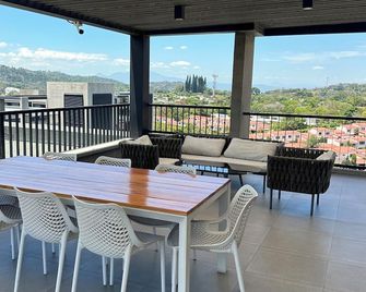 Modern Apartment with Volcano View 901 Santa Tecla - Santa Tecla - Balcón