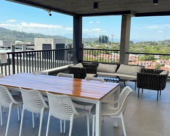 Modern Apartment with Volcano View 901 Santa Tecla - Santa Tecla - Balcón
