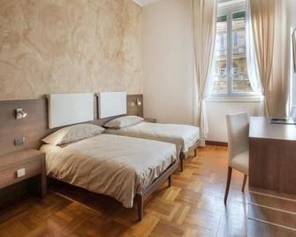 Vittoria Rooms - Genoa - Bedroom