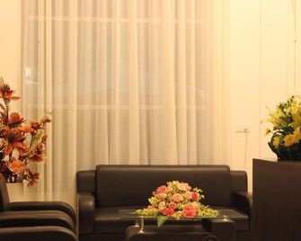 Reasmey Cheanich Hotel - Kampong Cham - Front desk