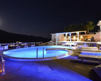 Levantes Ios Boutique Hotel - Mylopotas - Pool