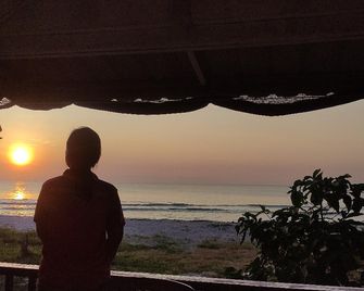 Mangazou Beach Chalet - Kudat - Balcón