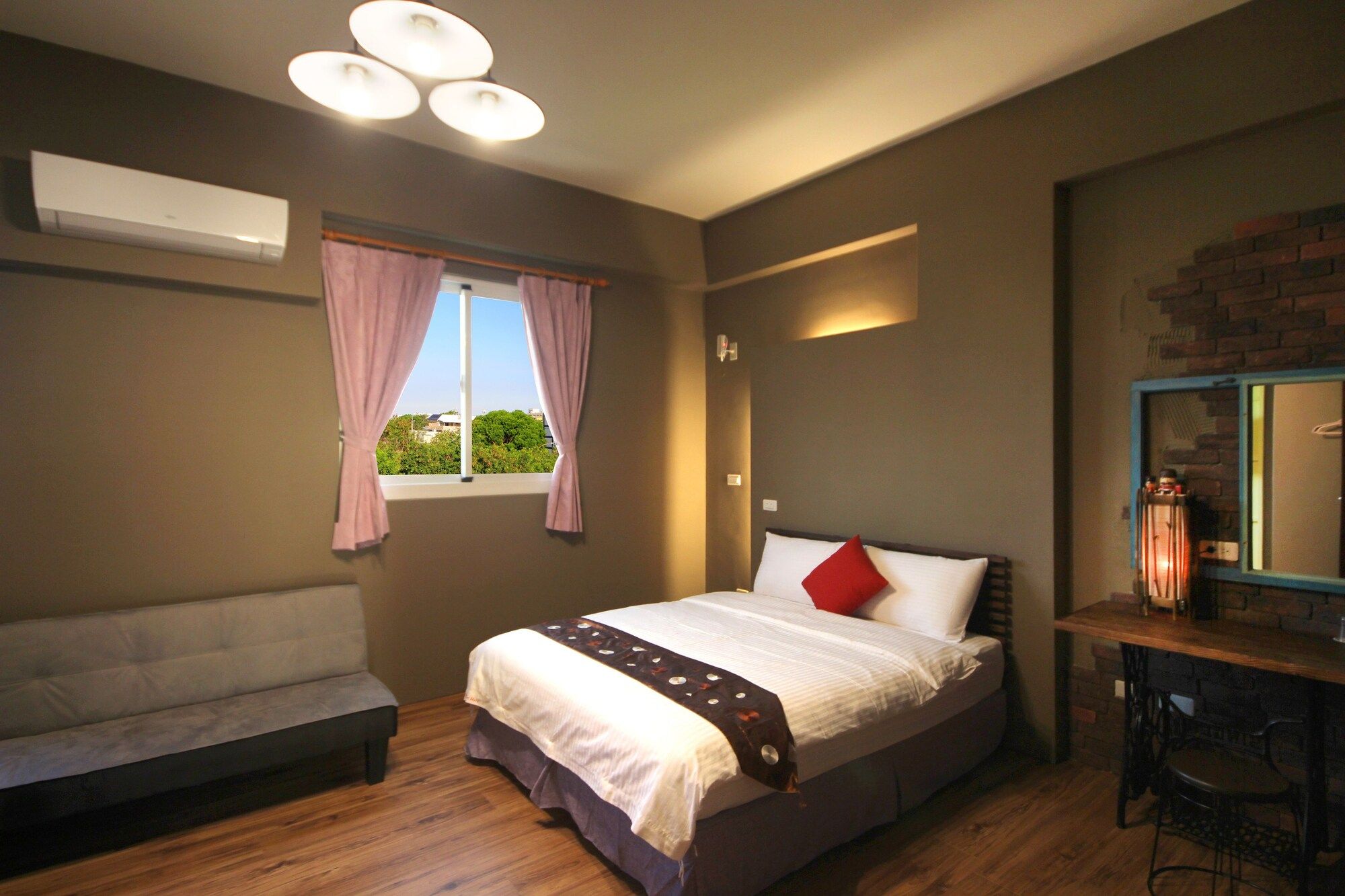 آم هير بي آند بي - بينغز فاميلي