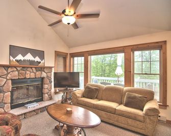Joe's Mountain Retreat - Tannersville - Huiskamer