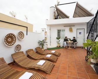 Naim Guest House Nerja - Nerja - Patio