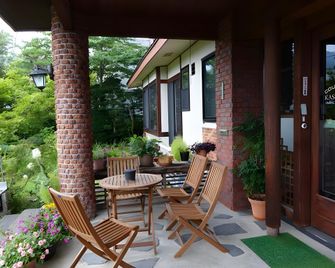 Hakuba Country Inn Kashiwabara - Hakuba - Patio
