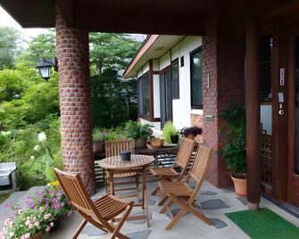 Hakuba Country Inn Kashiwabara - Hakuba - Patio